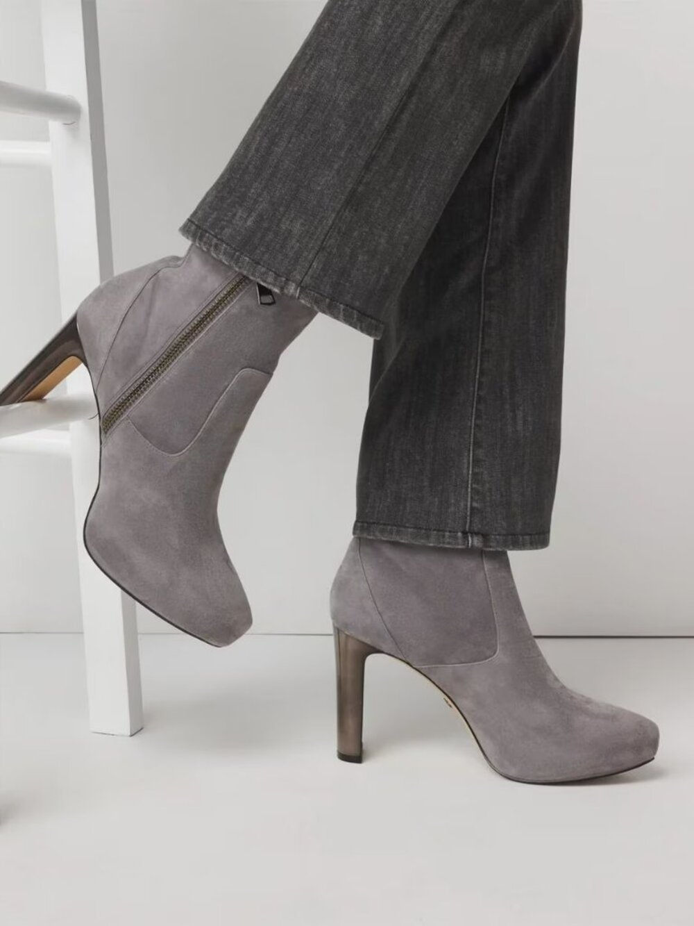 WHBM 159.00 HEMALITE HEEL GREY SUEDE ANKLE BOOTS SZ 8 1/2
